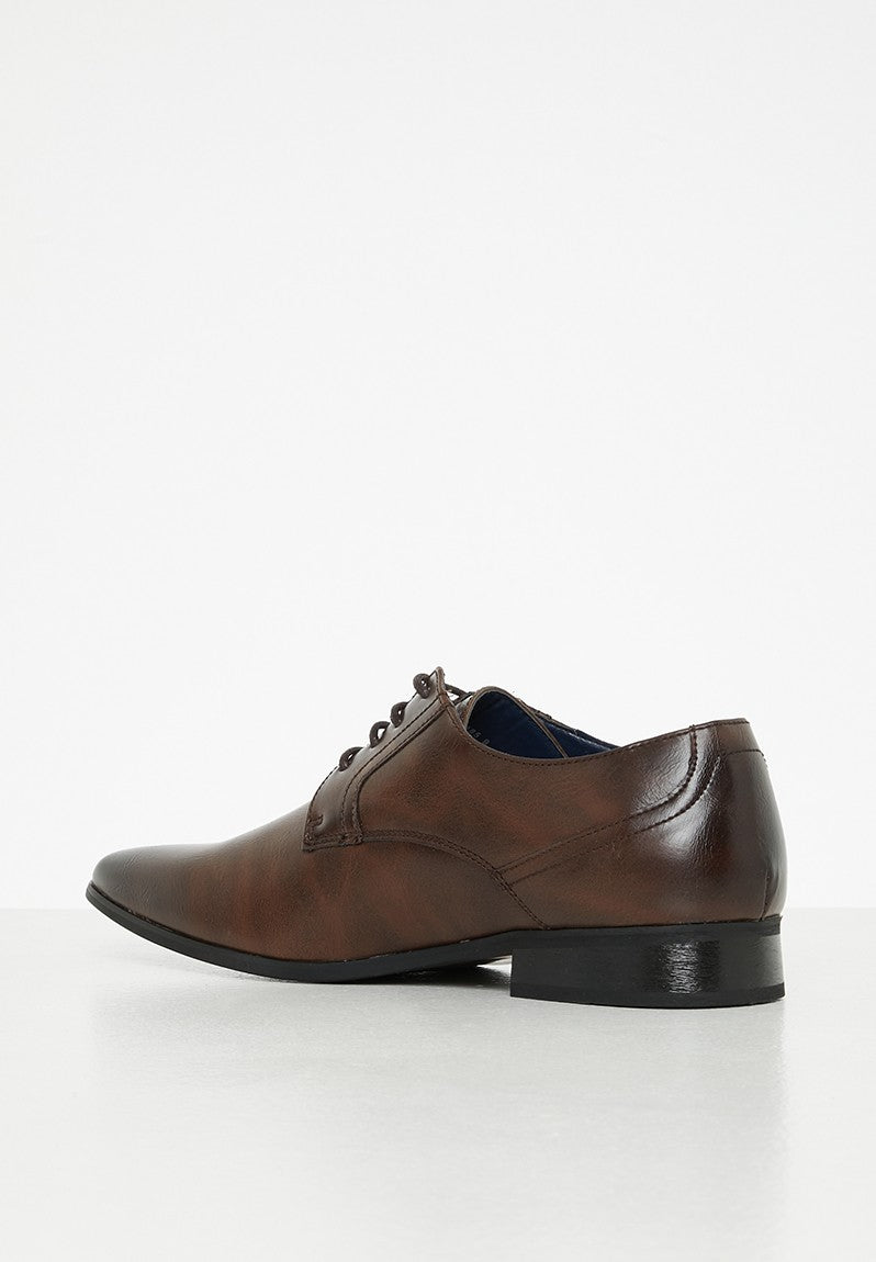 Pierre Cardin Ventus Shoes In Brown