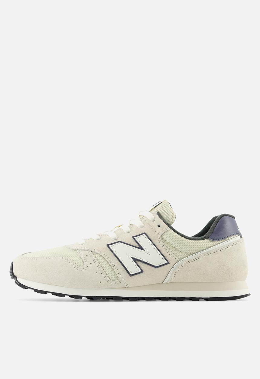 New Balance Mens Classic 373 Shoes In White/Mid Grey