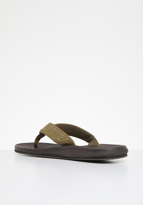 Hush Puppies Mens Strut Thong Sandals In Tan