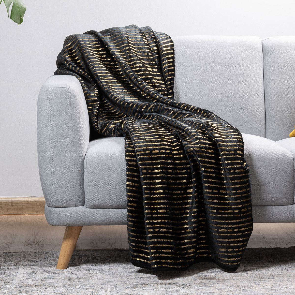 Sesli Plush Luxury Throw 180X200cm Black Gold Stripes