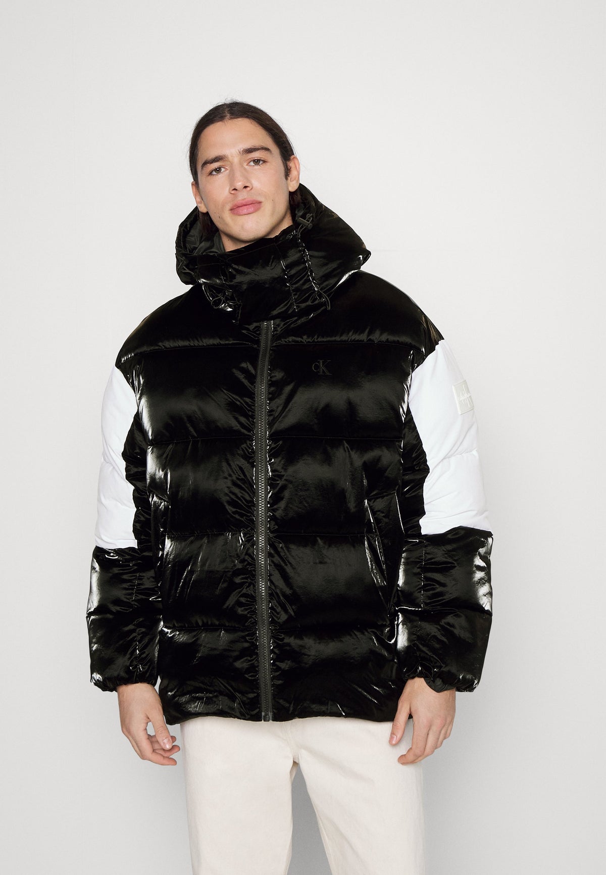 Calvin Klein  J322642 Bold Logo Colorblack Puffer  Black And White