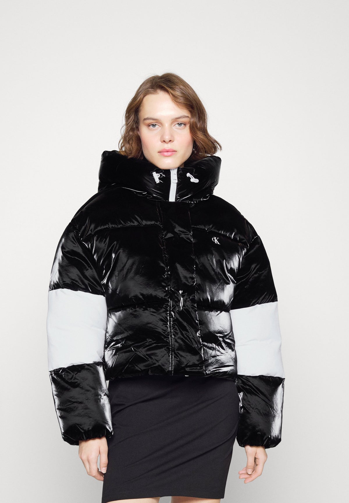 Calvin Klein  J220344 Blocking Cropped Puffer  Black And White